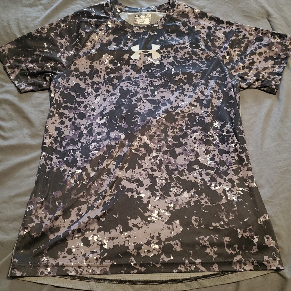 Mens Under Armour workout shirt